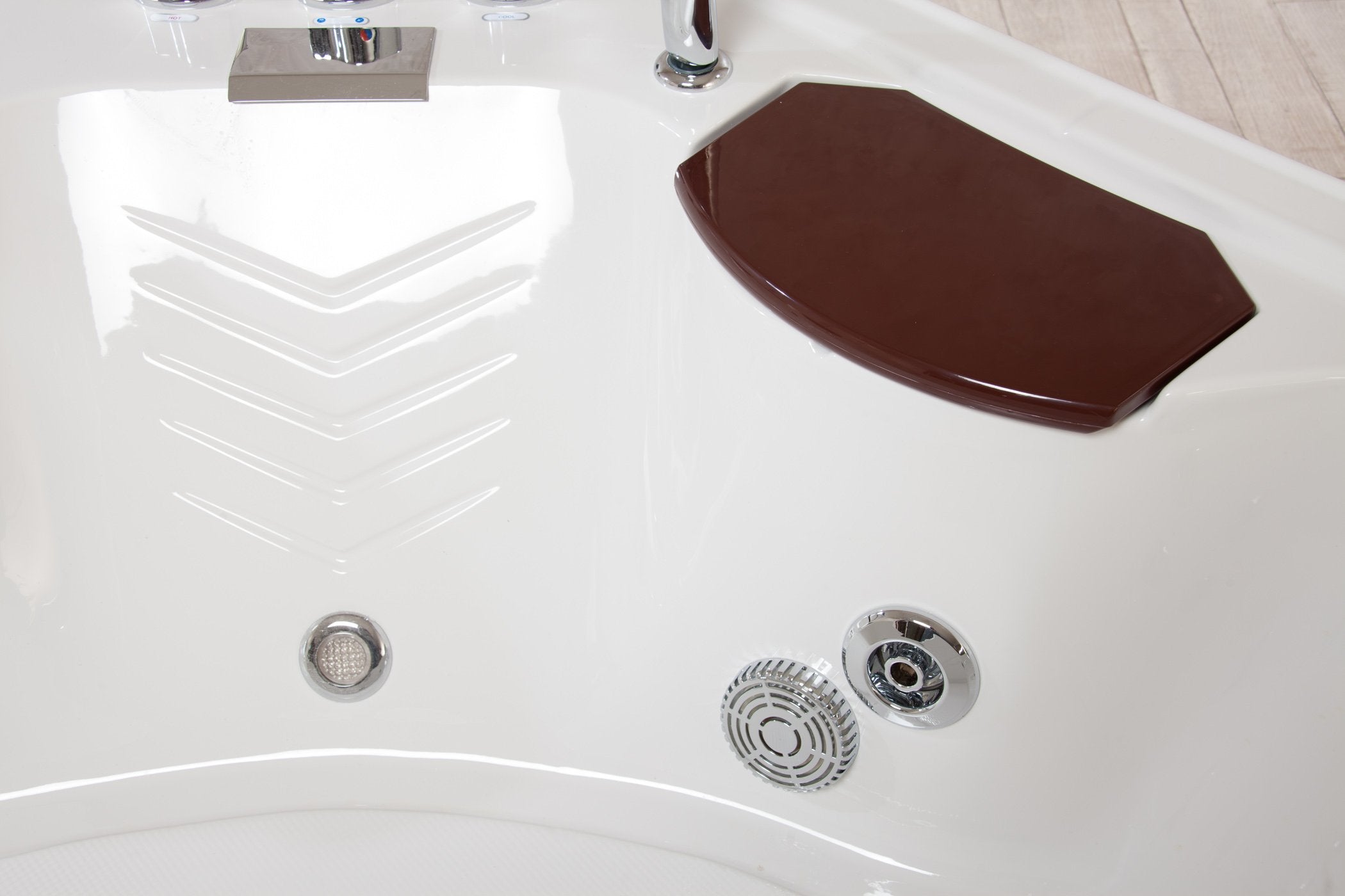 Vasca Idromassaggio Katrin 150x150 Angolare di Design