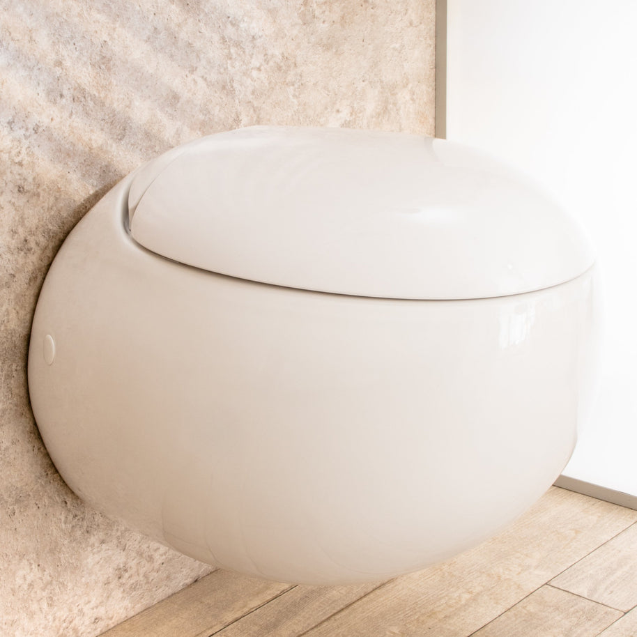 WC Sospeso Wind in ceramica con seduta e copri vaso 39x58x36cm