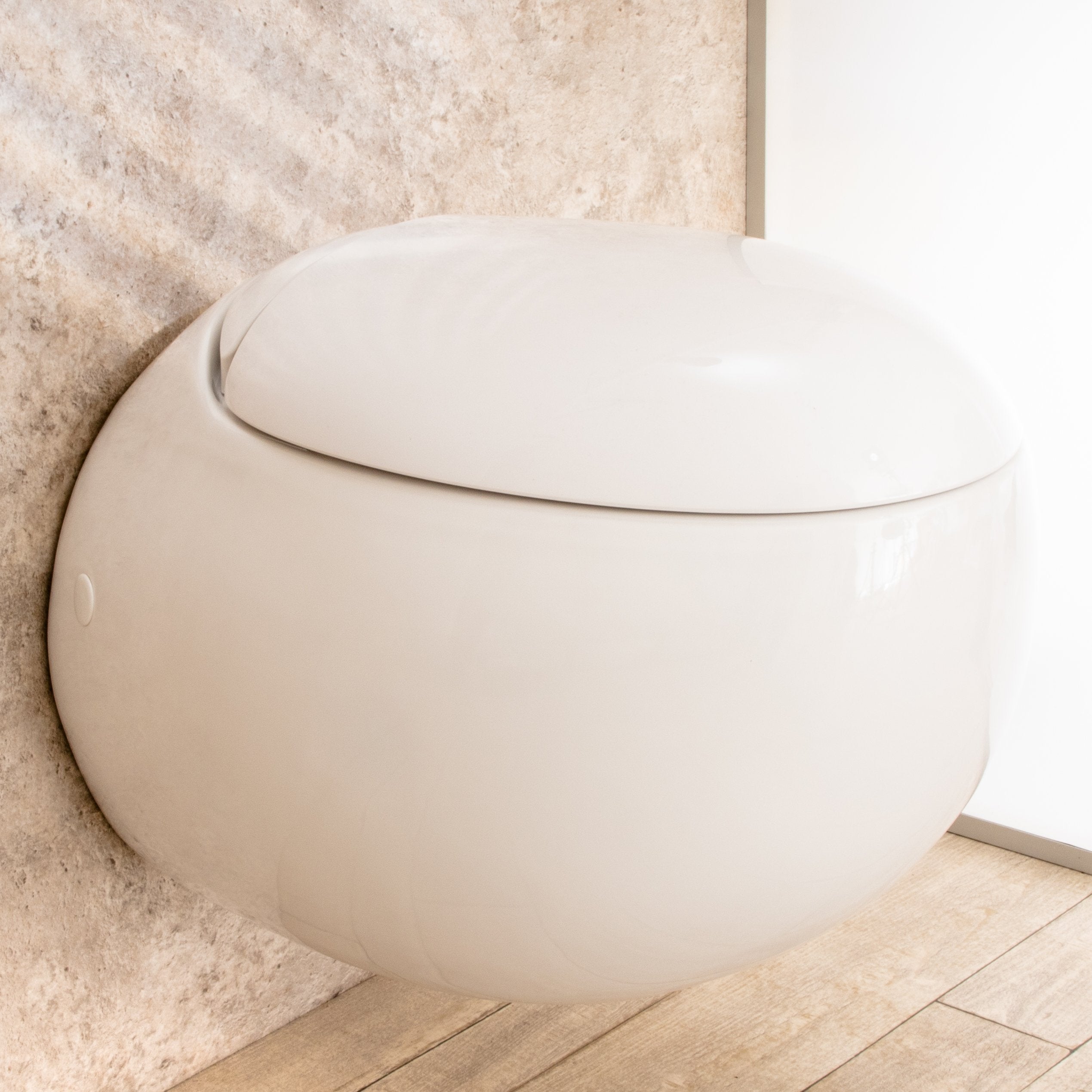 WC Sospeso Wind in ceramica con seduta e copri vaso 39x58x36cm