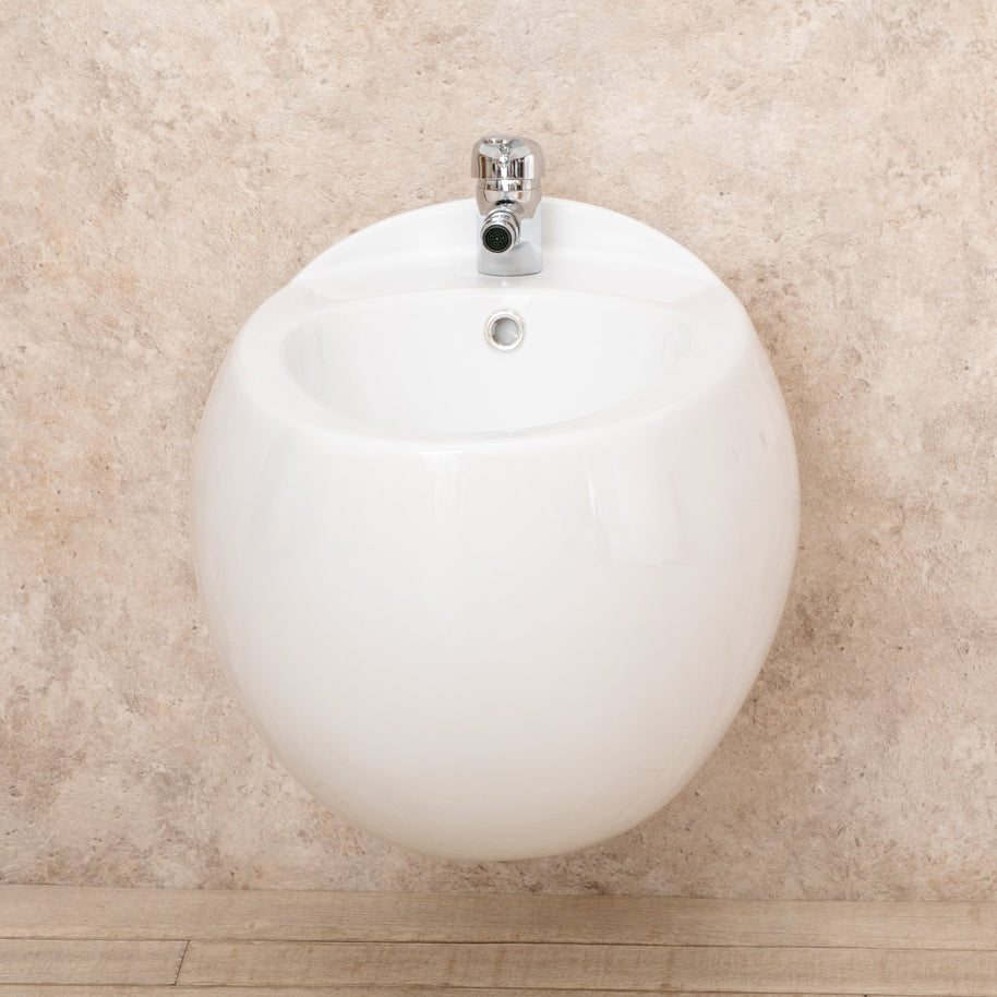 Bidet Sospeso Wind in ceramica di Design L39xP58xA36cm