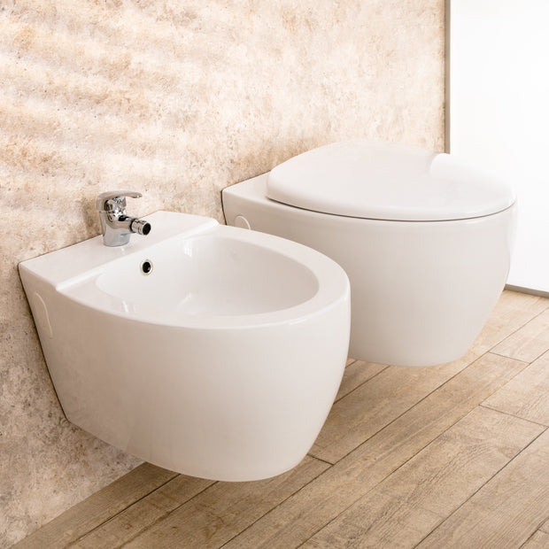 Sanitari Bagno Round Sospesi con Sedile a chiusura Rallenta e Bidet