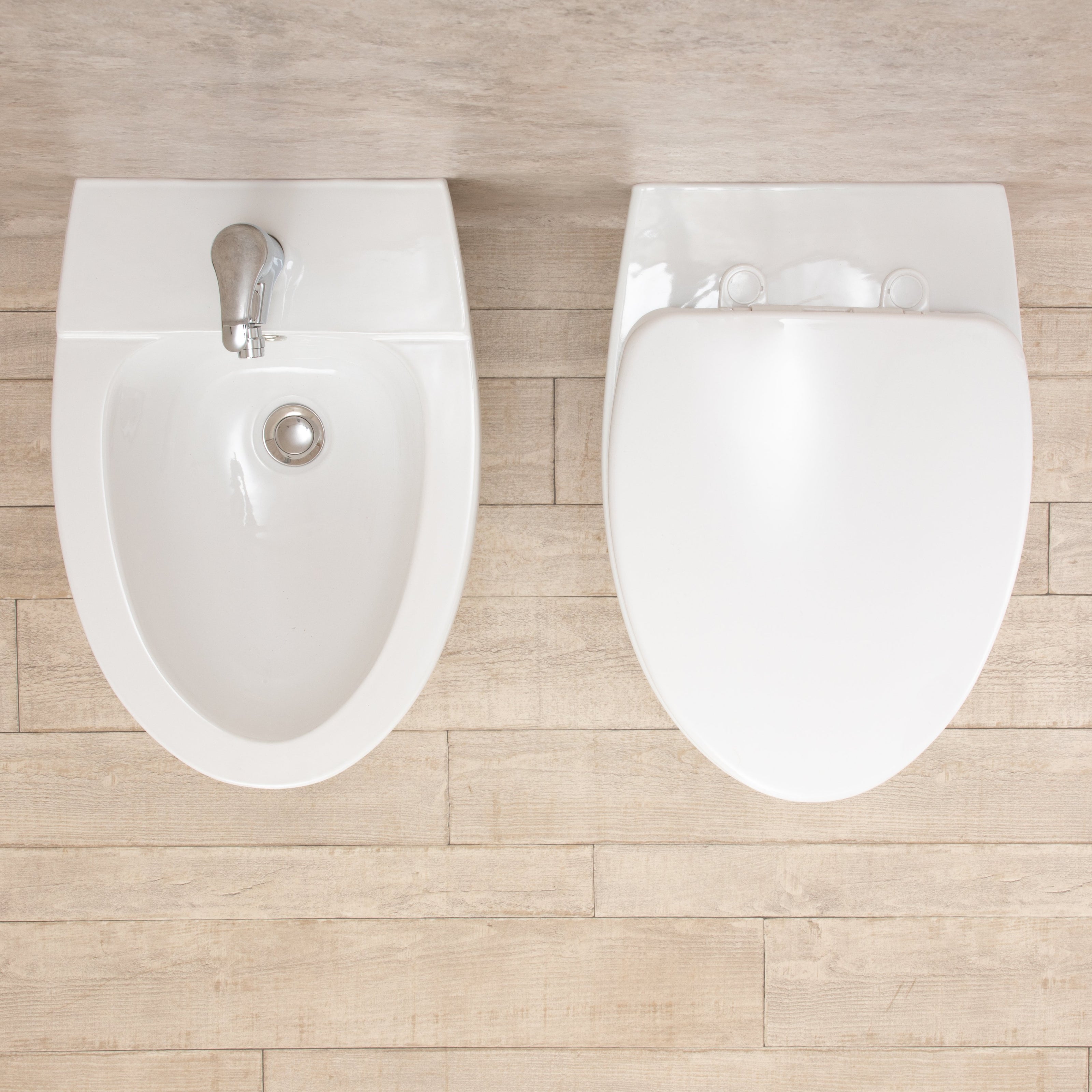 Sanitari Bagno Round Sospesi con Sedile a chiusura Rallenta e Bidet