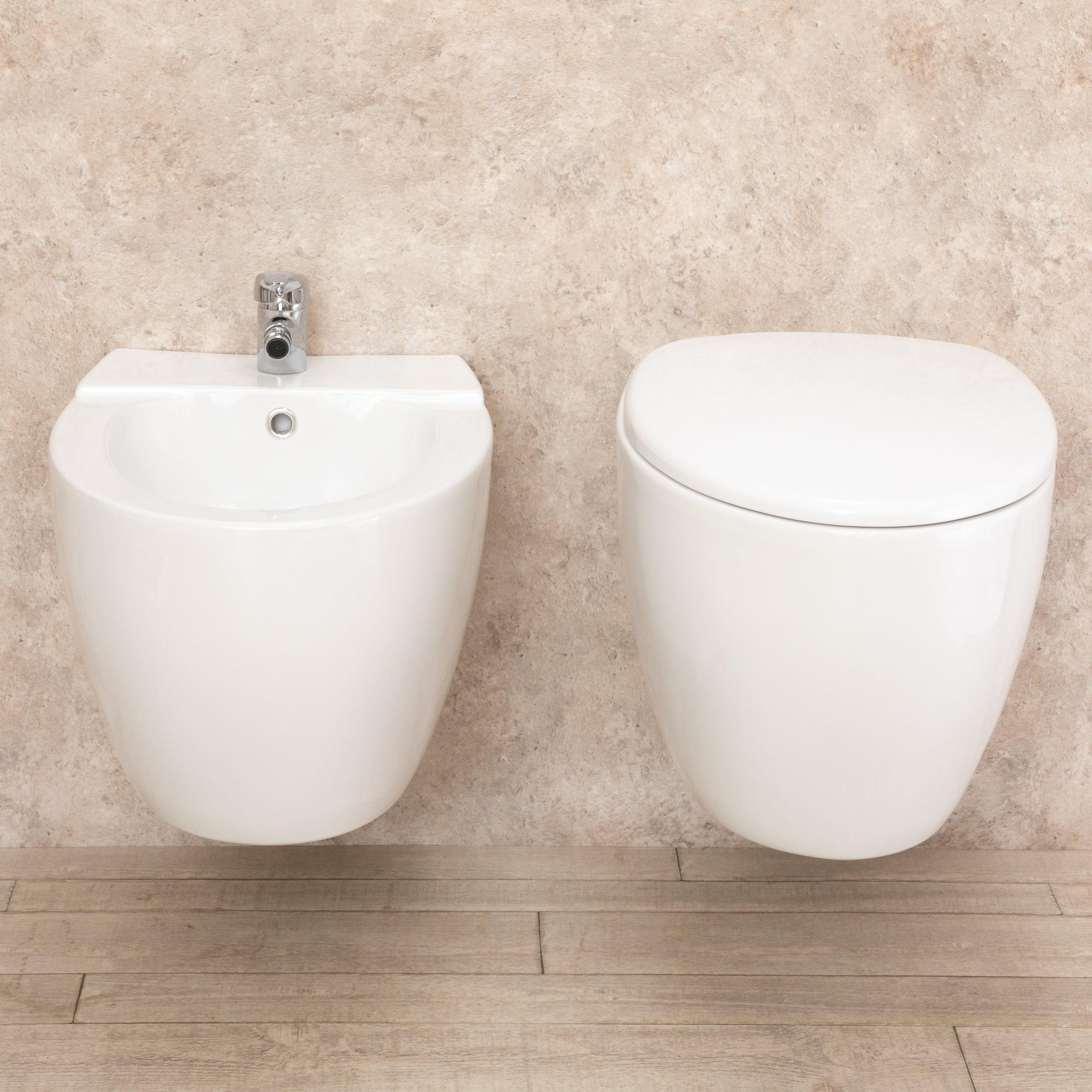 Sanitari Bagno Round Sospesi con Sedile a chiusura Rallenta e Bidet