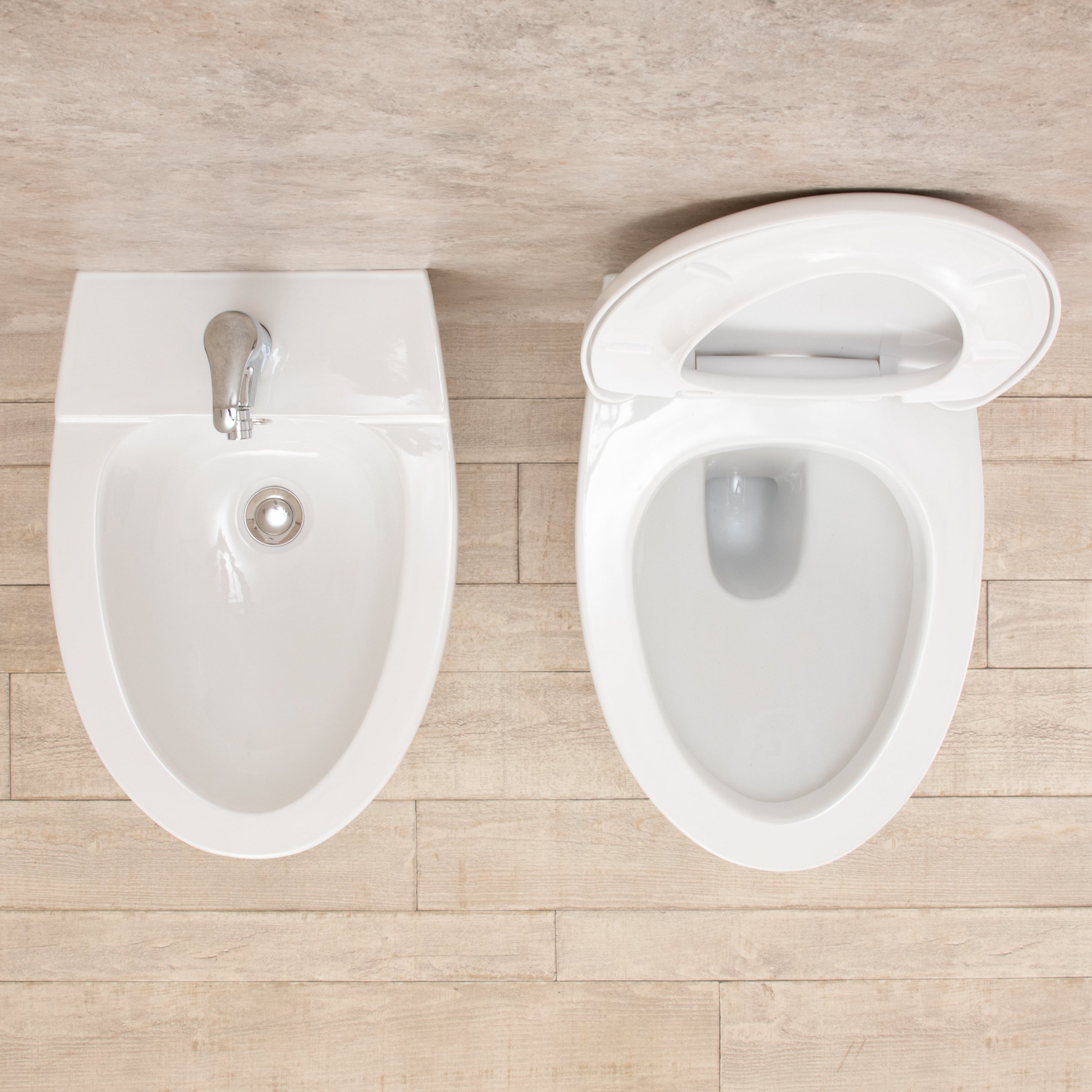Sanitari Bagno Round Sospesi con Sedile a chiusura Rallenta e Bidet
