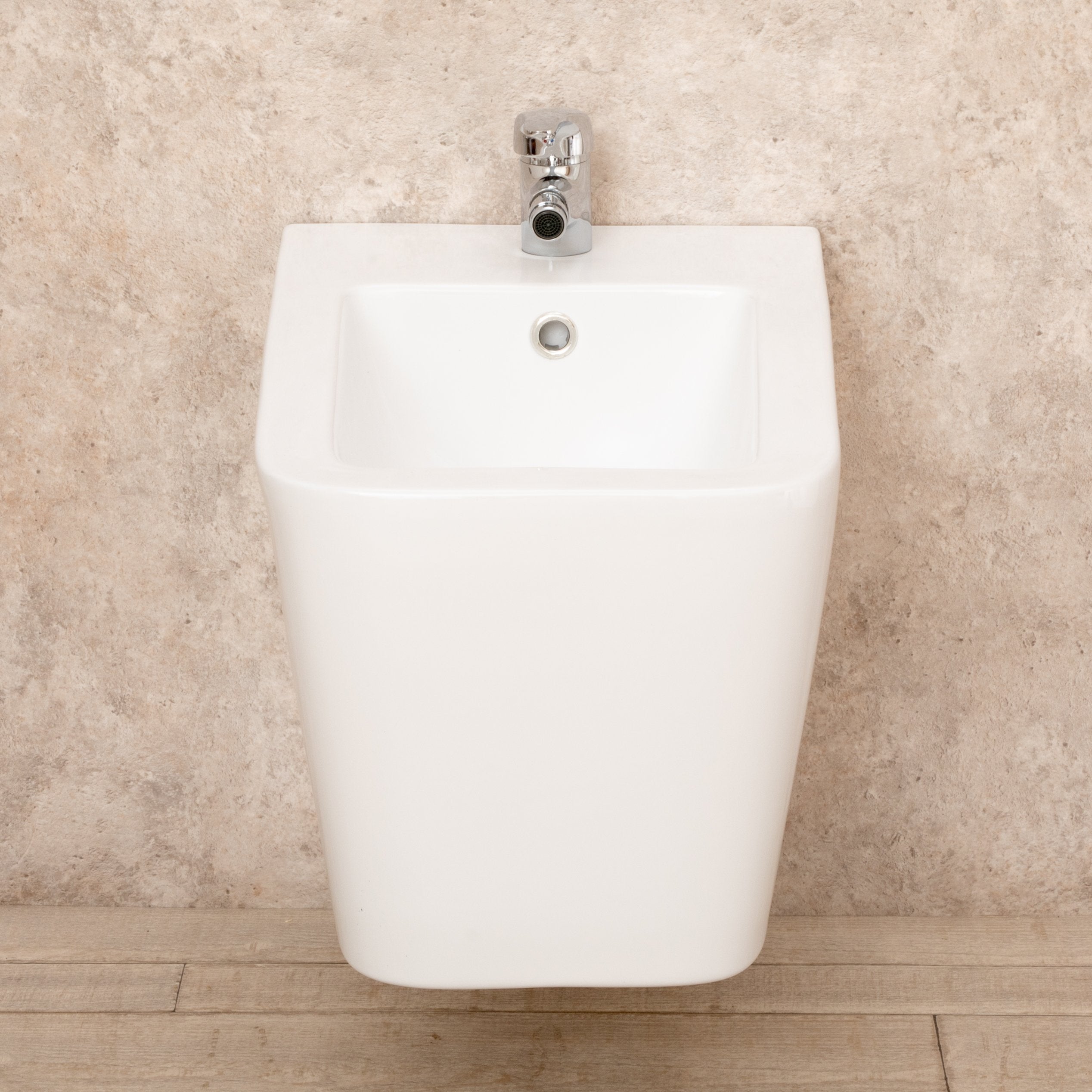 Bidet Sospeso Minimal di design L36xP57xA32cm