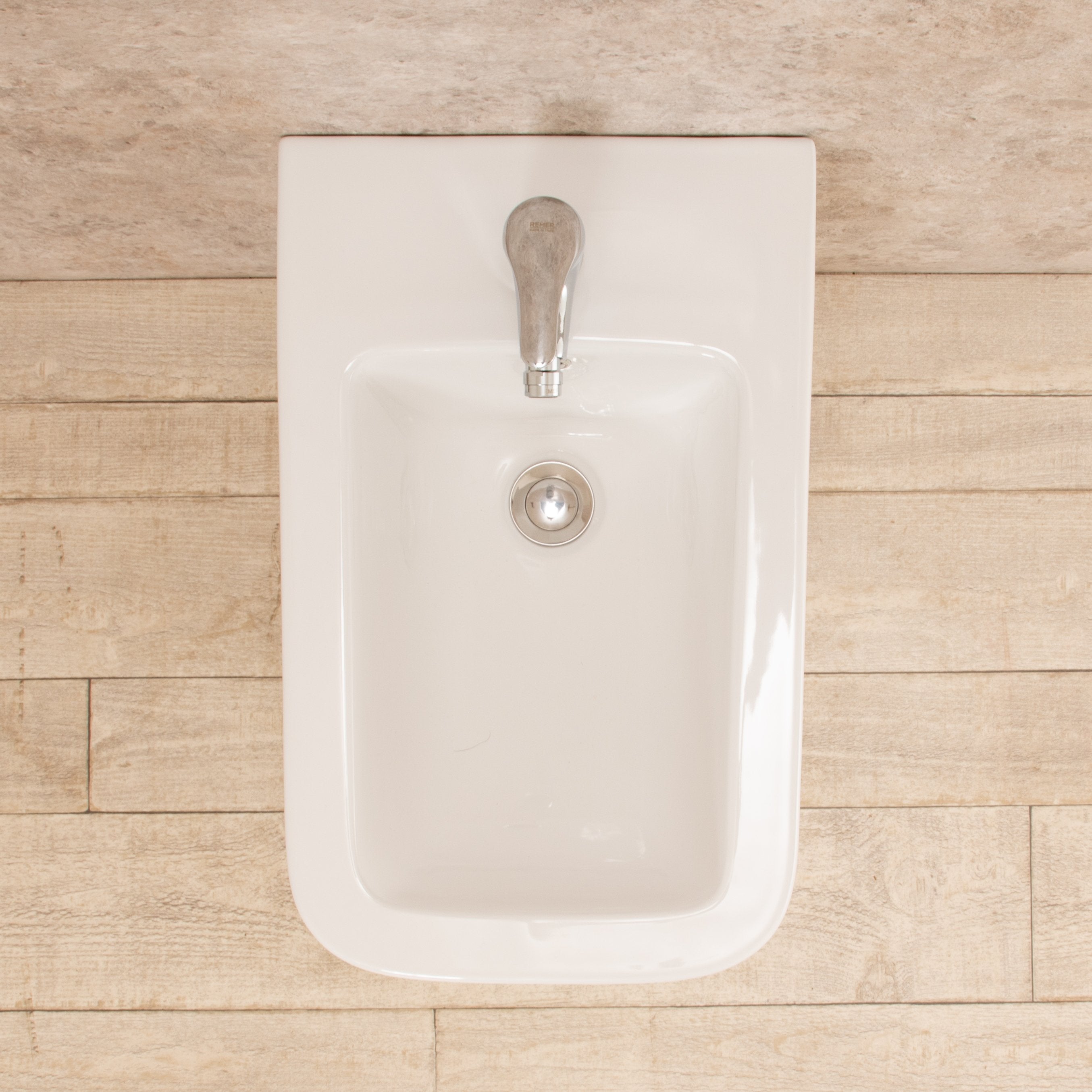Bidet Filo Parete Minimal in ceramica di design 35x56x41cm