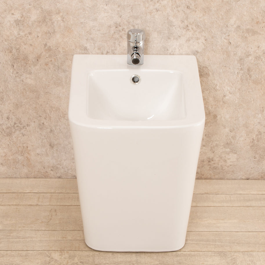 Bidet Filo Parete Minimal in ceramica di design 35x56x41cm