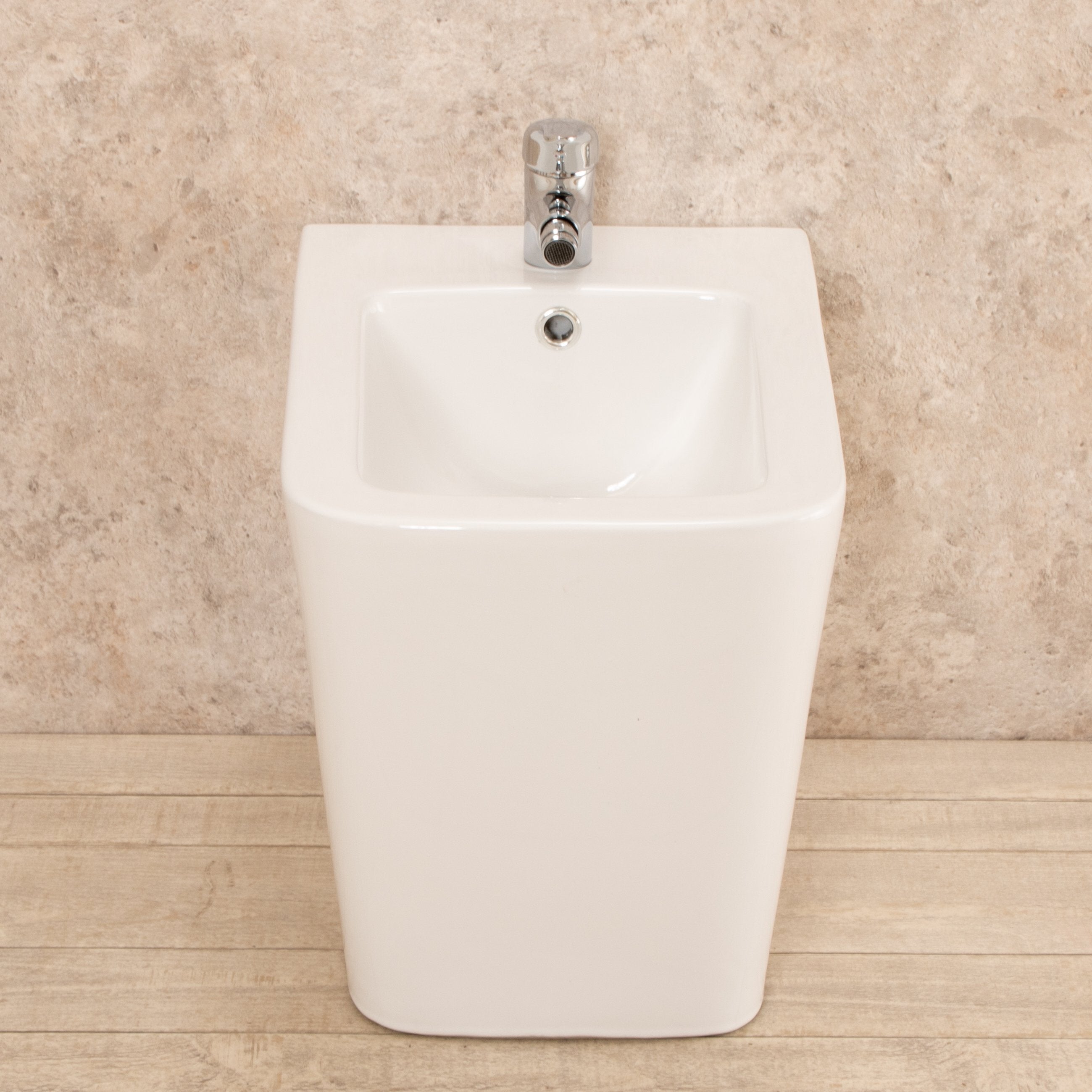 Bidet Filo Parete Minimal in ceramica di design 35x56x41cm