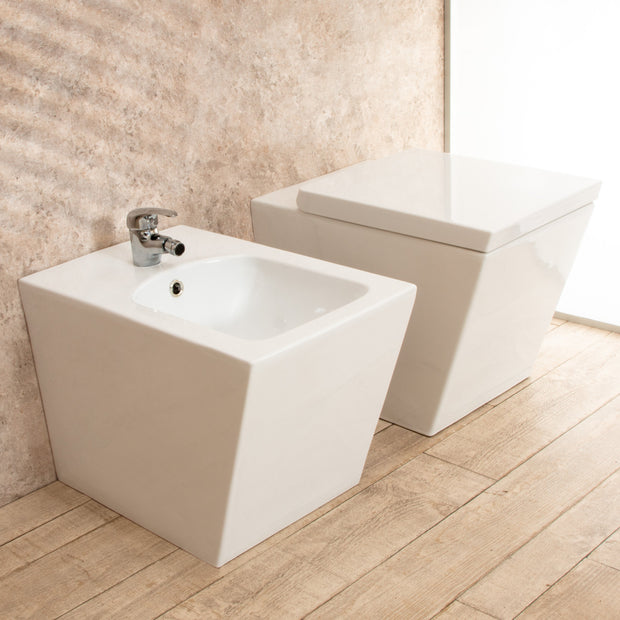 Sanitari Bagno Square Filo Parete in Ceramica WC e Tavoletta di Design