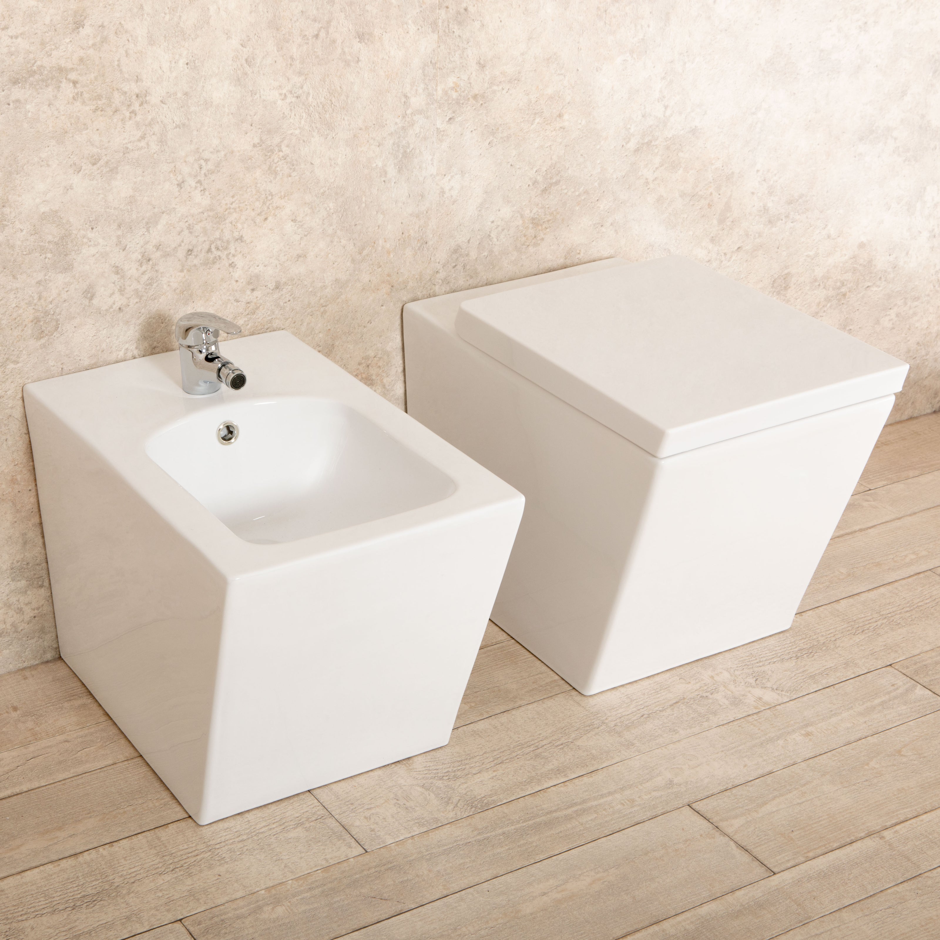 Sanitari Bagno Square Filo Parete in Ceramica WC e Tavoletta di Design