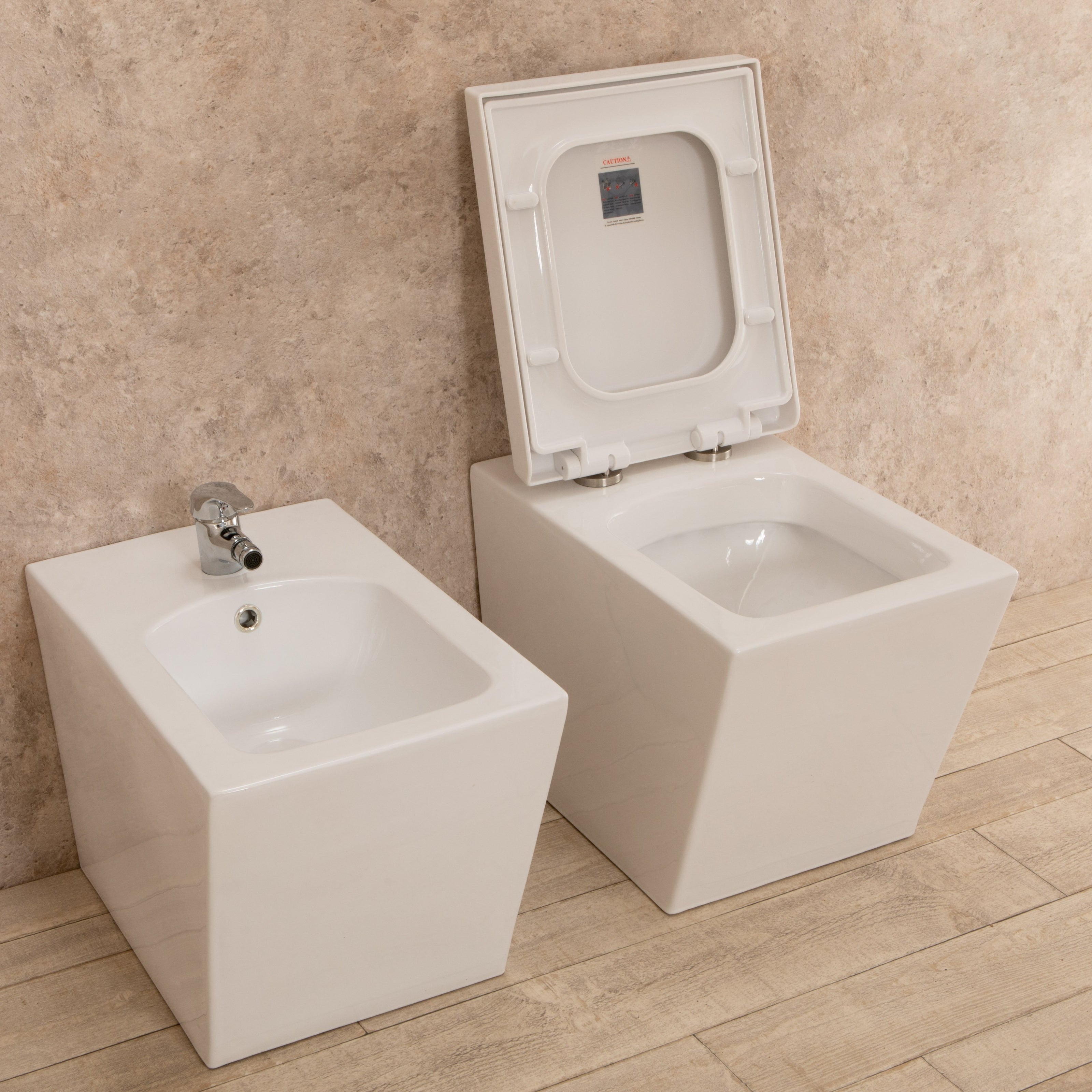 Sanitari Bagno Square Filo Parete in Ceramica WC e Tavoletta di Design