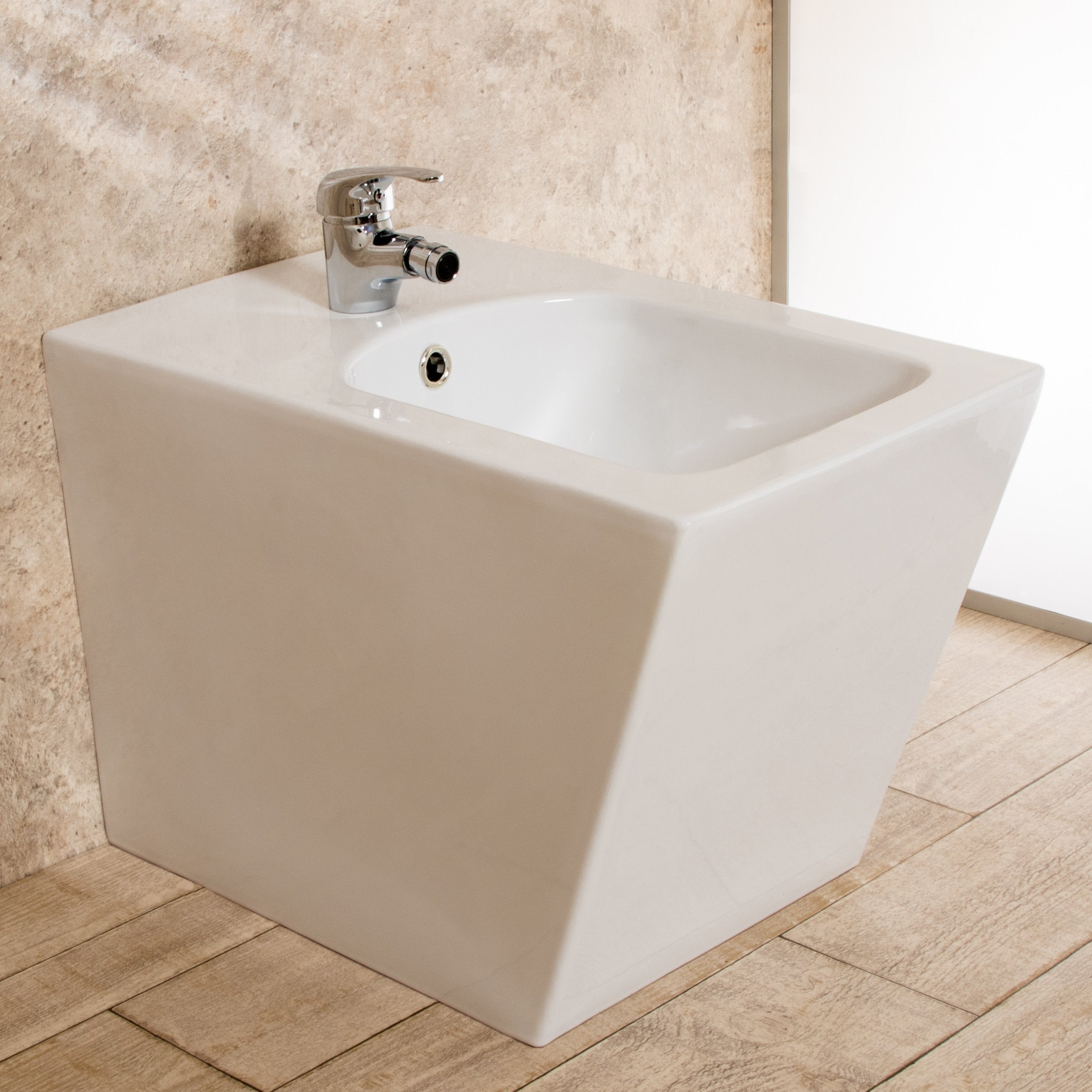 Bidet Filo Parete Square in ceramica di design L35.5xP55.5xA39.5 cm