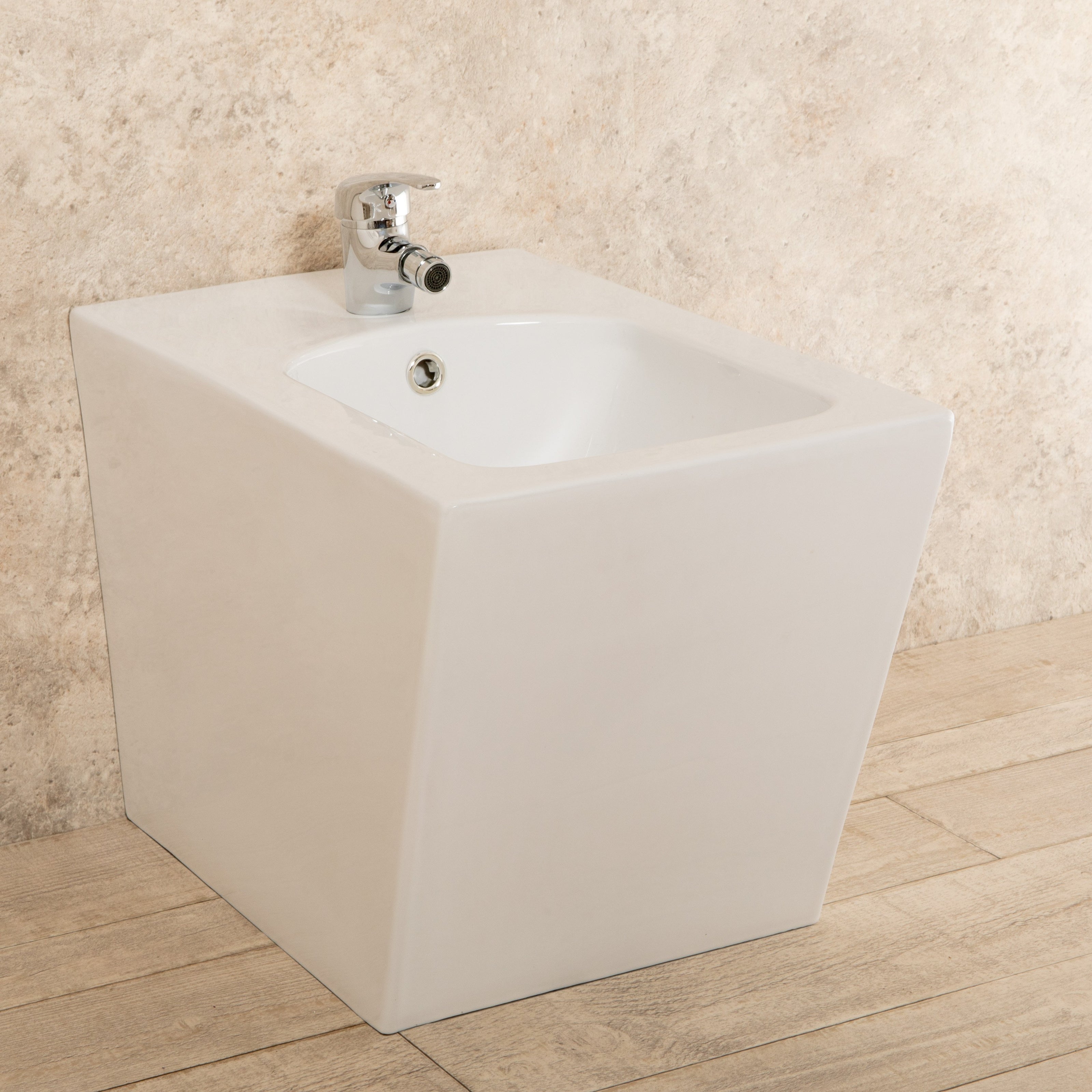 Bidet Filo Parete Square in ceramica di design L35.5xP55.5xA39.5 cm