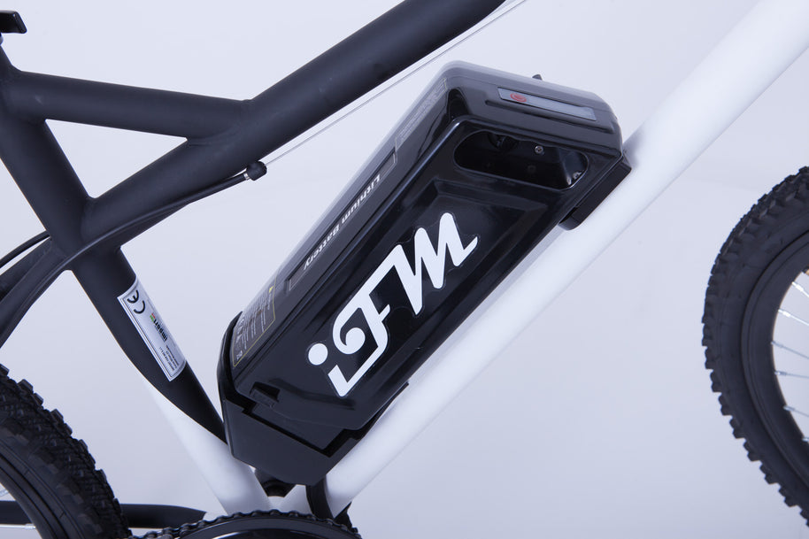 Mountain Bike Elettrica IFM Bianco Nero con Batteria Litio 36V/8Ah