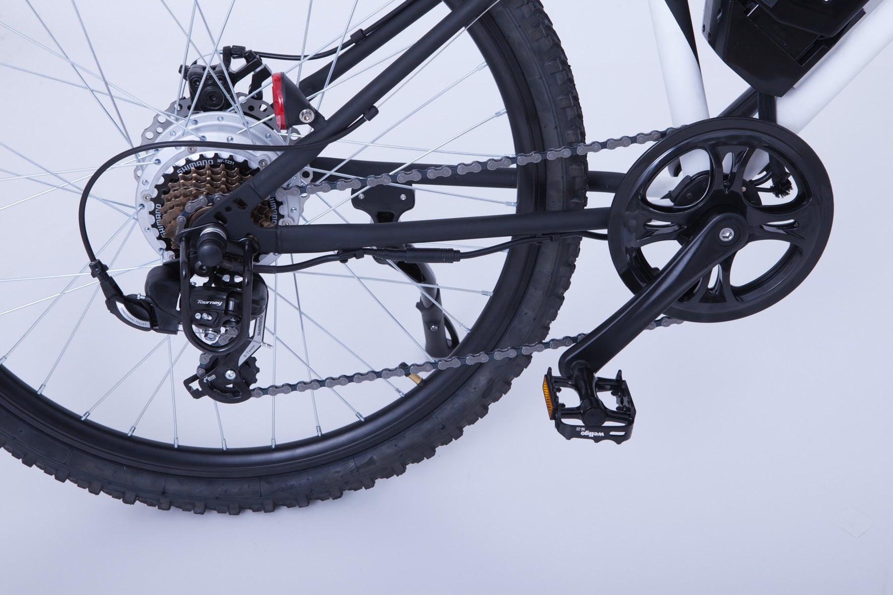 Mountain Bike Elettrica IFM Bianco Nero con Batteria Litio 36V/8Ah