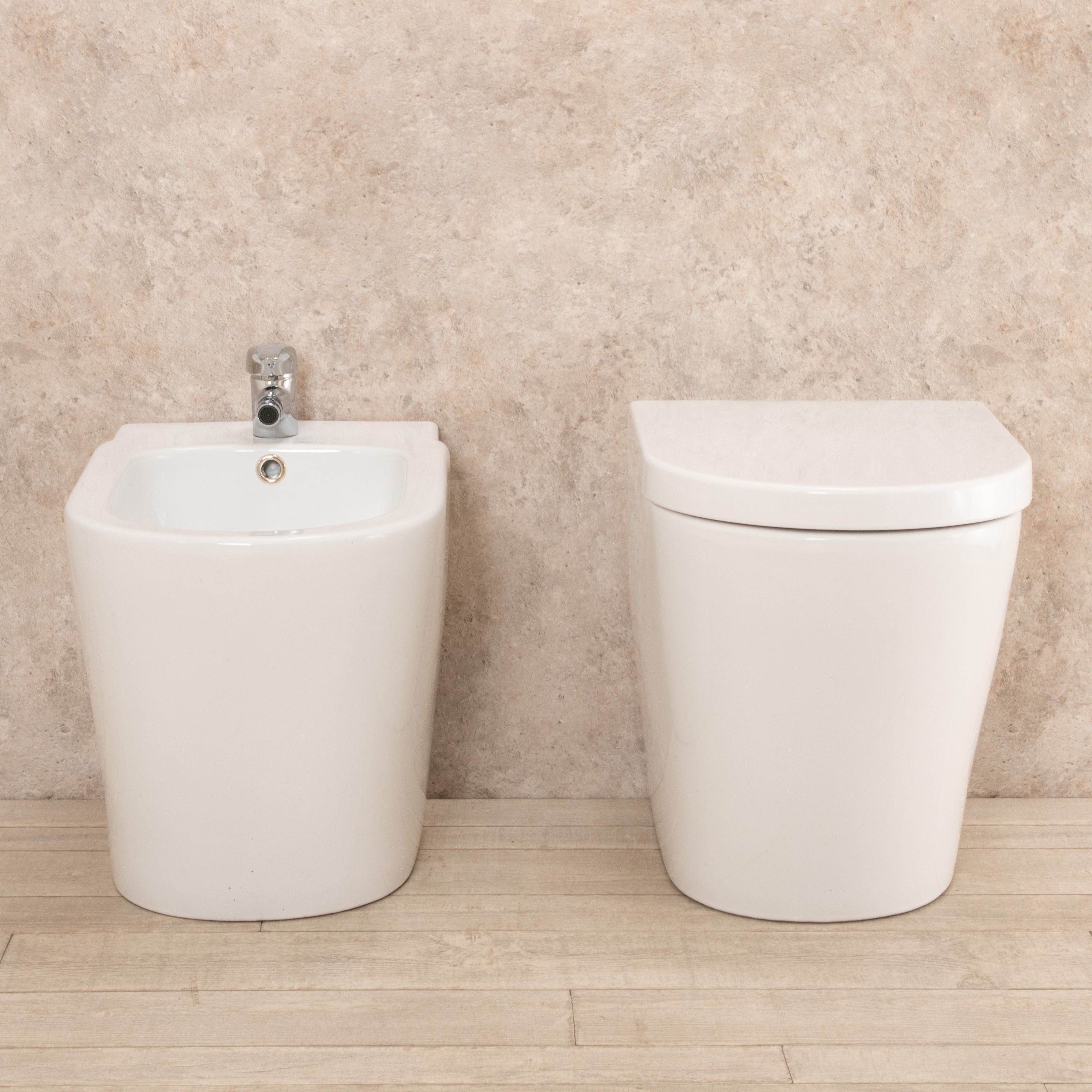 Sanitari Filo Parete Easy in Ceramica Wc con Tavoletta Senza Brida + Bidet