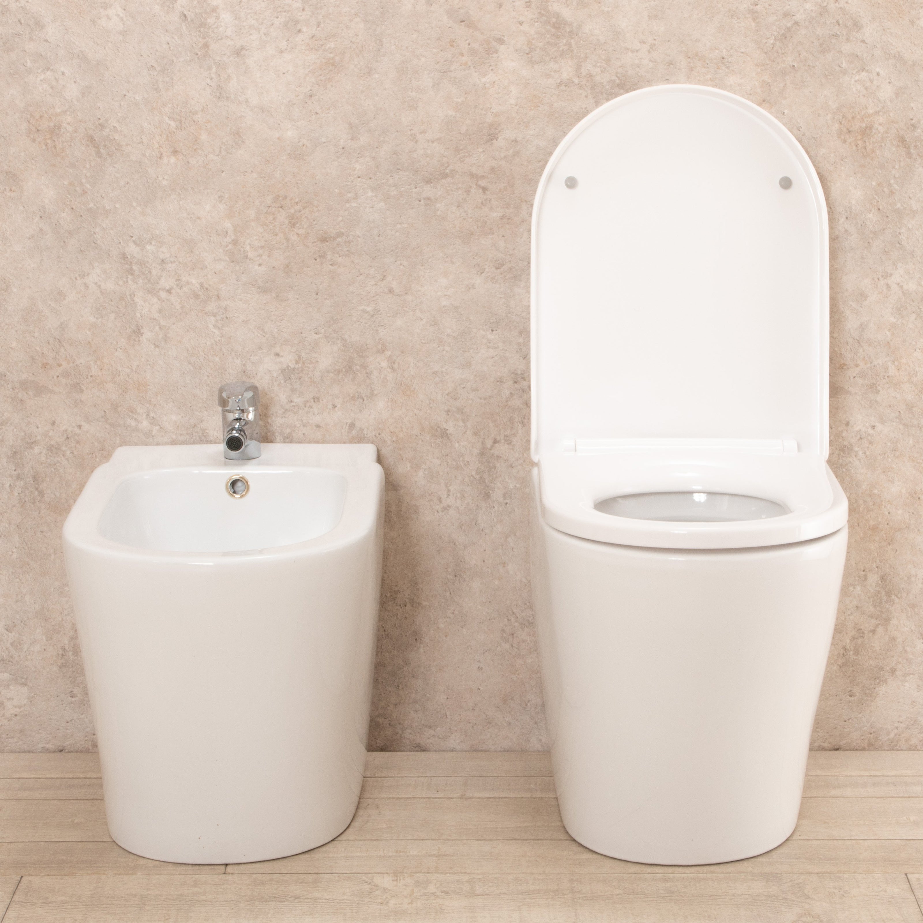Sanitari Filo Parete Easy in Ceramica Wc con Tavoletta Senza Brida + Bidet