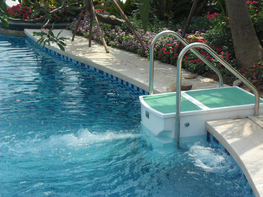 Kit Piscina Facile con Pompa Filtro Pannello di controllo Scaletta e Luce